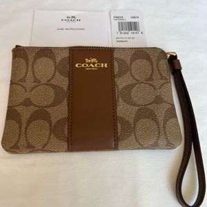 NWT - Coach Corner Zip Wristlet In Signature Canvas. - 100% authentic!!
